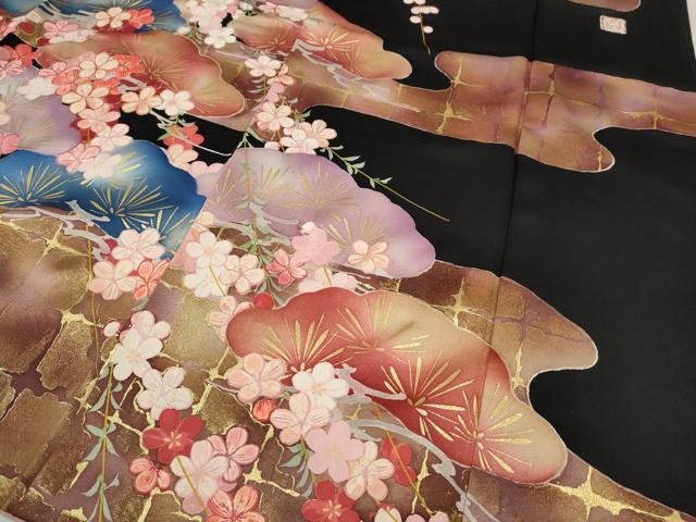 平和屋着物●紫綬褒章　巨匠『岩田専太郎』　振袖　駒刺繍　エ霞草花文　黒地　金彩　正絹　逸品　CABF3471ut