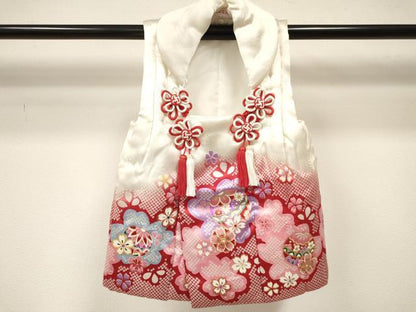 平和屋着物[]七五三　女の子　３歳　祝着　三つ身　長襦袢(単衣・半衿刺繍)・被布セット　鞠舞桜文　金彩　逸品　DABE7024ma