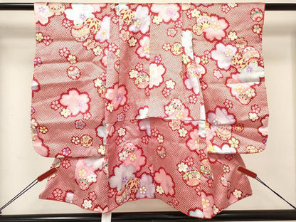 平和屋着物[]七五三　女の子　３歳　祝着　三つ身　長襦袢(単衣・半衿刺繍)・被布セット　鞠舞桜文　金彩　逸品　DABE7024ma