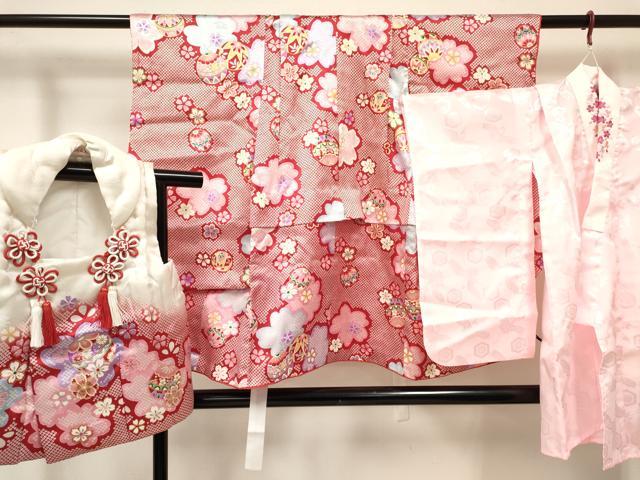 平和屋着物[]七五三　女の子　３歳　祝着　三つ身　長襦袢(単衣・半衿刺繍)・被布セット　鞠舞桜文　金彩　逸品　DABE7024ma