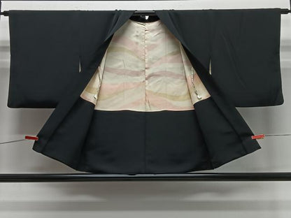 平和屋着物＃羽織　駒刺繍　光琳菊　黒地　金糸　正絹　逸品　CABE5163ua