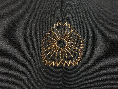 平和屋着物＃羽織　駒刺繍　光琳菊　黒地　金糸　正絹　逸品　CABE5163ua