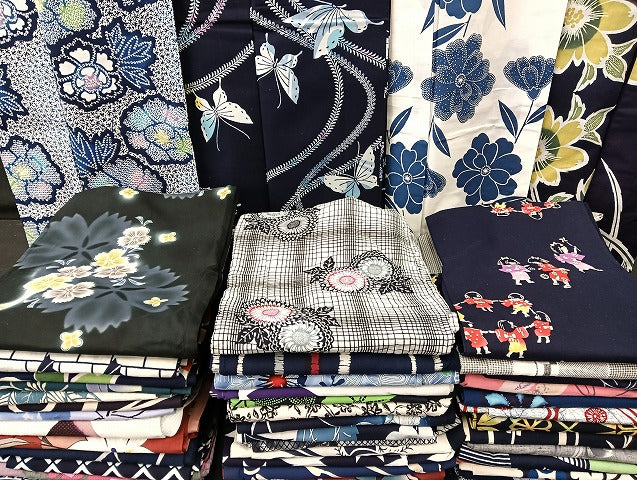 平和屋着物■浴衣 まとめて 45点 人物 蝶 向日葵 花柄 型染め など 着用可能多数 未使用品あり mmm138