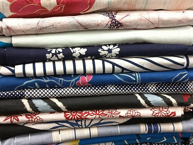 平和屋着物■浴衣 まとめて 45点 兎 向日葵 花柄 型染め 金彩 など 着用可能多数 未使用品あり mmm139
