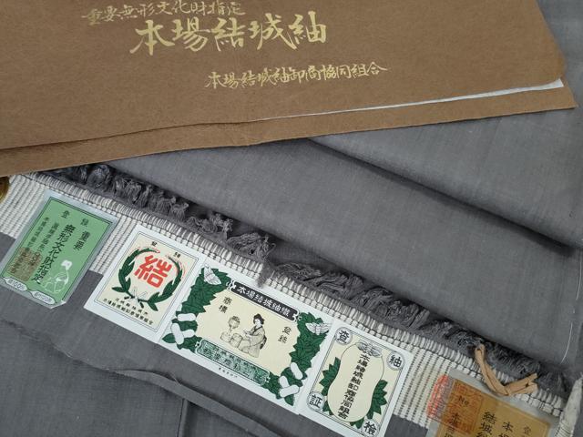 平和屋本店●極上　本場結城紬　重要無形文化財　色無地　薄墨色　証紙付き　逸品　未使用　DZAB1719kh6