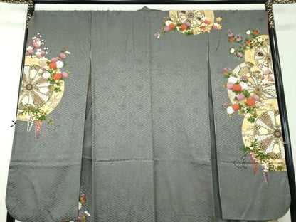 平和屋着物●女優・後藤久美子ブランド　振袖　駒刺繍　源氏車花文　金彩　正絹　逸品　DABF7209ps