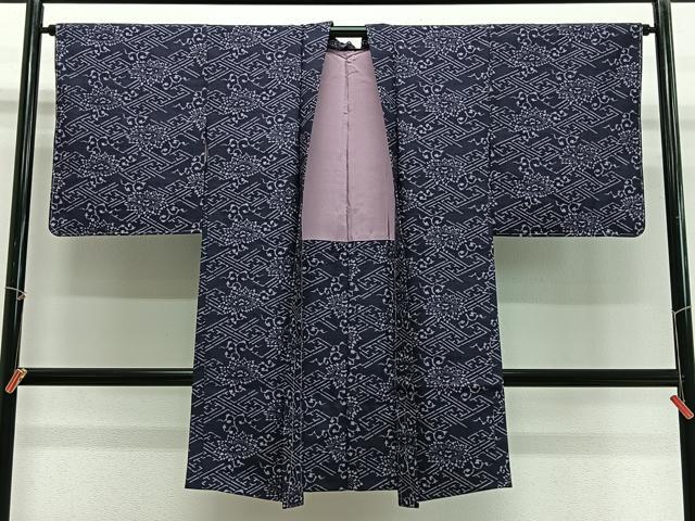 平和屋着物∞長羽織　紬地　型染め　花唐草文　正絹　逸品　未使用　CABG3948ua