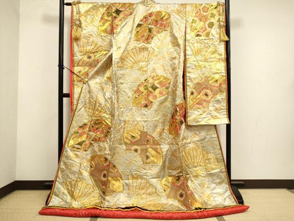 平和屋本店●色打掛　お引きずり　和装　婚礼　結婚式　花嫁　神社挙式　駒刺繍　扇吉祥文　金銀彩　十二単風　逸品　DABF5818du