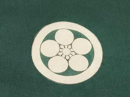 平和屋着物[]お宮参り　男の子　祝着　産着　初着　のしめ　駒刺繍　鶴　蓑亀　立波文　金彩　逸品　DABE7384ma