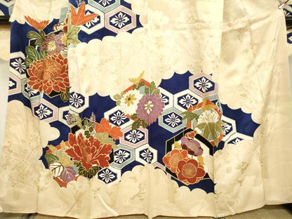 平和屋着物■豪華振袖　駒刺繍　亀甲牡丹花文　金彩　正絹　逸品　DABF0259ea
