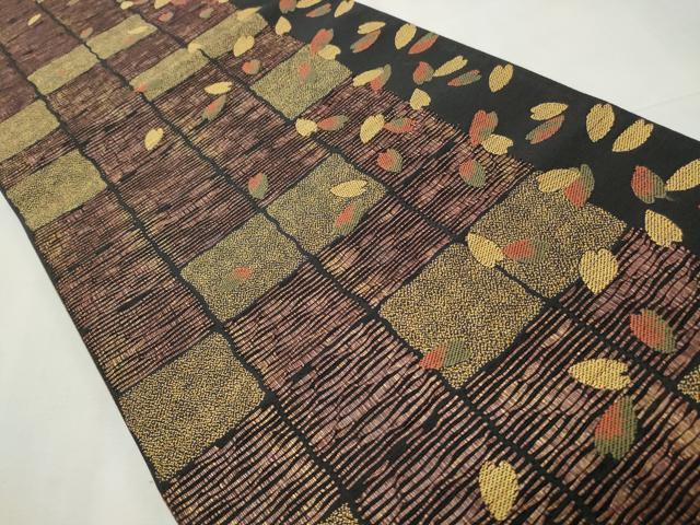 平和屋着物◎六通柄袋帯　市松舞花びら　黒地　金糸　正絹　逸品　CABF2393qe