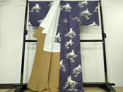 平和屋本店●極上　人形作家・ホリヒロシ　付下げ　雪兎　南天　紺藍色地　鬼しぼ縮緬　逸品　DZAB2447kh6