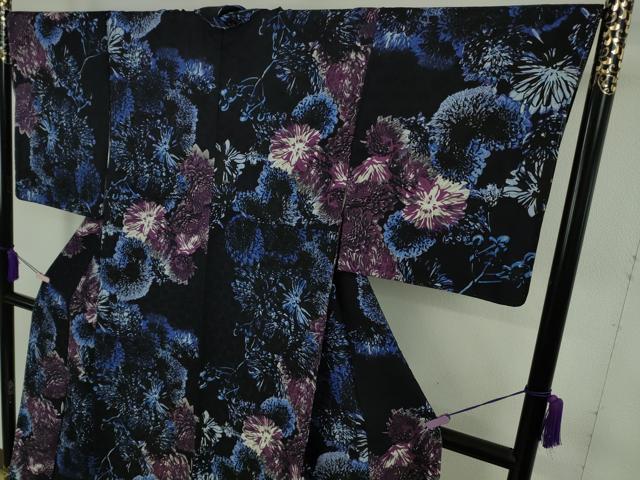 平和屋本店●極上　キモノデザイナー　斉藤上太郎　小紋　舞花文　黒地　反端付き　逸品　未使用　DZAB4438kh6