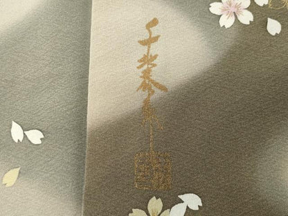 平和屋着物●世界的友禅作家　千地泰弘　小紋　舞桜文　金銀彩　正絹　逸品　CABI0449gh