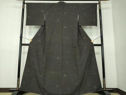 平和屋着物●結城紬　80亀甲　飛び亀甲柄　舞花文　やまと金ラベル　正絹　逸品　DABG8255ps