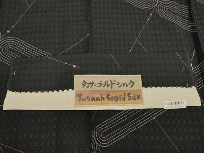 平和屋着物▽タッサーゴールドシルク　小紋　単衣　幾何学文様　黒地　証紙付き　正絹　逸品　未使用　DABH4730du