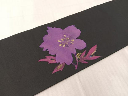 平和屋着物●塩瀬　九寸名古屋帯　ろうけつ染め　草花文　黒地　金彩　正絹　逸品　CABJ0724vp