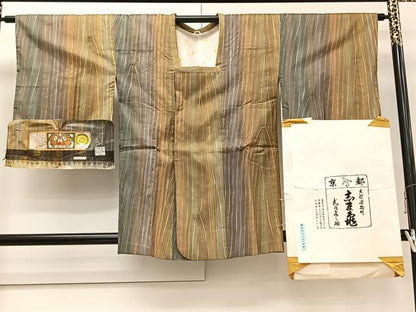 平和屋着物＃銀座　志ま亀　道行コート　本場縞大島紬　竜巻絞り　縞　久野織物特製　証紙・たとう紙付き　正絹　逸品　CABI9558ua
