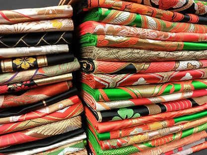 平和屋本店■子供帯 まとめて 35点 鶴 孔雀 鴛鴦 蝶 花柄 楽器 七宝 アンティーク 金銀糸 など 着用可能多数 未使用品あり mmm1305