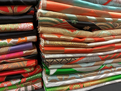平和屋本店■子供帯 まとめて 35点 鶴 孔雀 向かい蝶 松竹梅 花柄 手描き 金彩 金銀糸 証紙付き など 着用可能多数 未使用品あり mmm1304