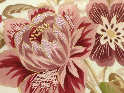 平和屋本店●極上 訪問着 高島屋上品会入選作品 刺繍 白地更紗牡丹 鎌倉ちりめん 鳥の子色地 金彩 高島屋扱い たとう紙付 逸品 DZAB4690kh6