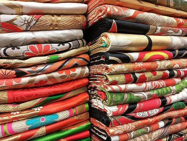 平和屋本店■子供帯 まとめて 35点 向かい鶴 蝶 花柄 七宝 正倉院 アンティーク 金銀糸 など 着用可能多数 未使用品あり mmm1340