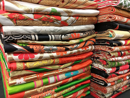 平和屋本店■子供帯 まとめて 35点 向かい鶴 蝶 花柄 七宝 正倉院 アンティーク 金銀糸 など 着用可能多数 未使用品あり mmm1340
