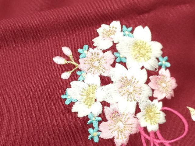 平和屋着物[]女の子　子供　行灯袴　総刺繍　くす玉舞桜文　真紅色　金糸　DABH5436ea