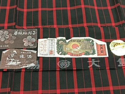 平和屋着物●本場大島紬　泥染め　車輪梅格子　藤絹織物謹製　証紙付き　正絹　逸品　未使用　BAAY5418yc