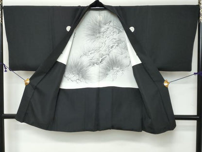 平和屋着物●男性 黒紋付 羽織・長襦袢（袷）セット 羽裏：松文 阪急百貨店扱い 正絹 逸品 DABI9123ud