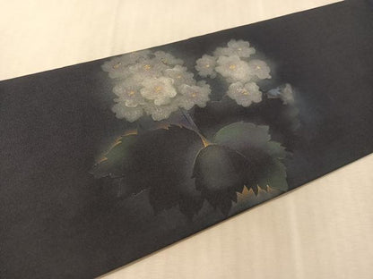 平和屋着物●塩瀬　九寸名古屋帯　ろうけつ染め　草花文　金銀彩　濃紺地　正絹　逸品　CABL0335vp
