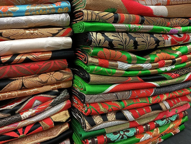 平和屋本店■子供帯 まとめて 35点 向かい鶴 孔雀 蝶 花柄 七宝 アンティーク 佐賀錦 金銀糸 など 着用可能多数 未使用品あり mmm1401