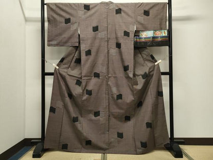 平和屋着物●本場大島紬　9マルキ　泥染め　瓦文　仙太織物謹製　証紙付き　正絹　逸品　CABK2565gh