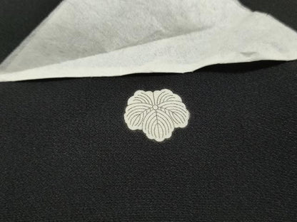 平和屋着物■豪華黒留袖　駒刺繍　扇面飛鶴花文　鴛鴦　牡丹　金銀彩　正絹　逸品　未使用　DABJ5514qa