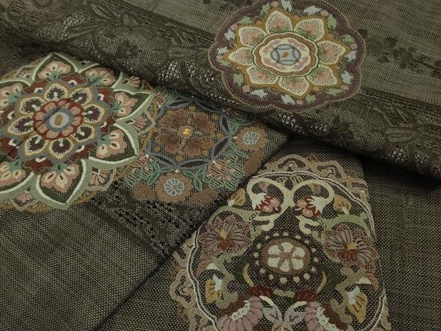 平和屋本店●極上　都喜ヱ門 本場大島紬 訪問着 スワトウ刺繍 相良刺繍 総刺繍  正倉院花文 金糸 藤絹織物謹製 逸品　未使用　DZAB1343kh6