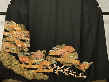 平和屋着物■豪華黒留袖　駒刺繍　松竹梅扇面双鶴花文　金彩　正絹　逸品　CABM1762ev