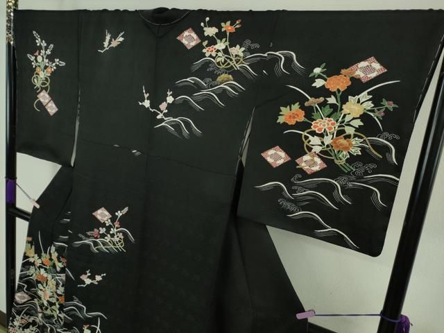 平和屋本店●極上　訪問着　駒刺繍　立波板橋花文　黒地　金彩　逸品　未使用　DZAB6996kh6