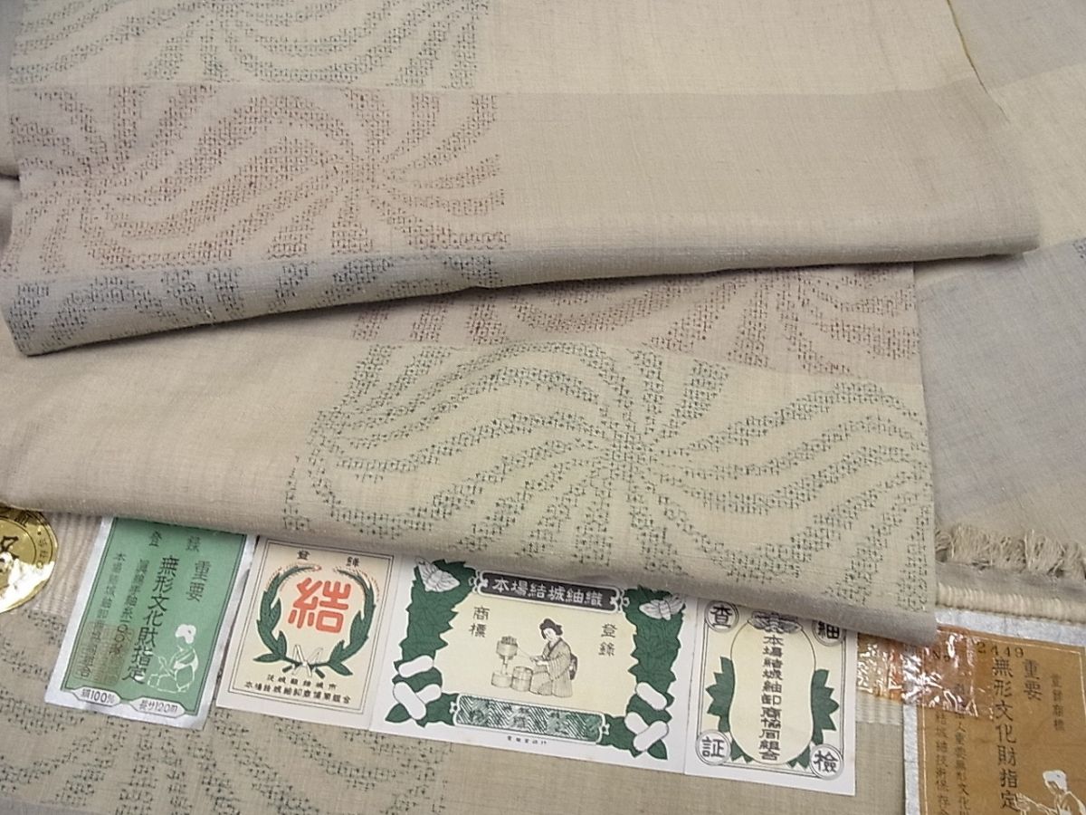 平和屋本店●極上 本場結城紬 重要無形文化財 １００亀甲 飛び亀甲柄 市松花文 証紙付き 逸品3s623