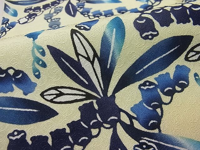 平和屋本店●最高級 城間栄順 本場琉球紅型 訪問着 すずらん 淡黄色地 逸品3s20338