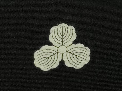 平和屋本店■極上　創業460年・千總　黒留袖　駒刺繍　更紗花鳥文　金彩　逸品　DZAA3101kh5 - 平和屋