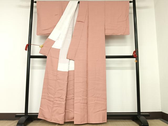 平和屋着物■上質な色無地　紗綾形地紋　珊瑚色　正絹　逸品　未使用　AAAM7316oa