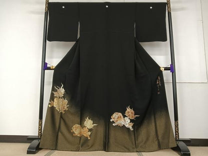 平和屋着物●伝統金彩工芸士　三蔵章三　黒留袖　寿光織　刺繍　唐獅子　金糸　正絹　逸品　AAAQ0665np