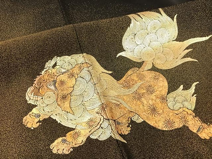 平和屋着物●伝統金彩工芸士　三蔵章三　黒留袖　寿光織　刺繍　唐獅子　金糸　正絹　逸品　AAAQ0665np