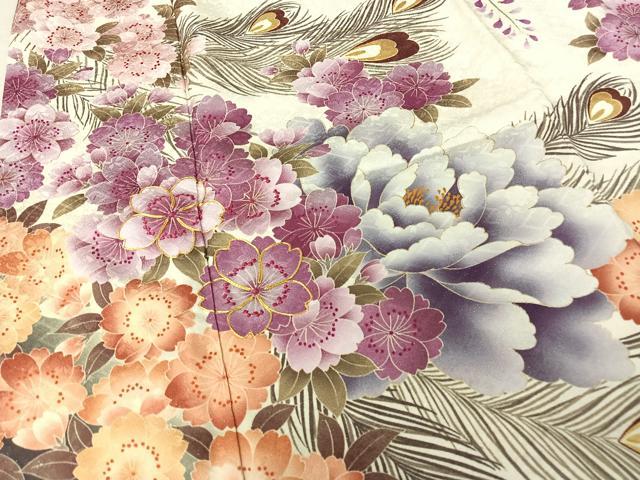 平和屋着物●NICOLE 振袖 駒刺繍 孔雀羽草花文 暈し染め 金彩 銀通し地 正絹 逸品 AAAQ0666np