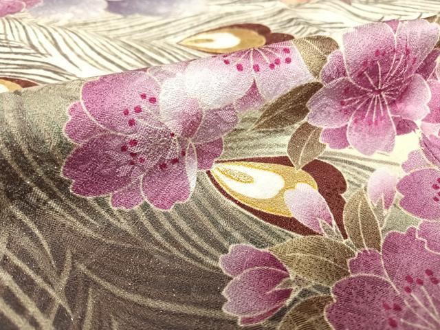 平和屋着物●NICOLE 振袖 駒刺繍 孔雀羽草花文 暈し染め 金彩 銀通し地 正絹 逸品 AAAQ0666np