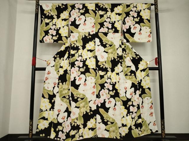 平和屋着物●上質な小紋　草花文　胡蝶蘭　黒地　金彩　鬼しぼ縮緬　正絹　逸品　AAAS6690ck