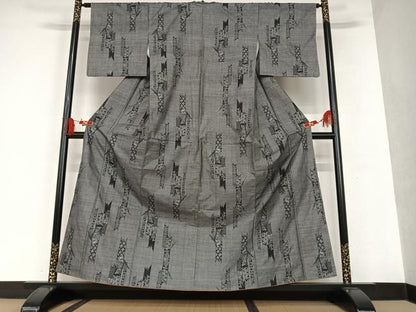 平和屋着物●本場大島紬 9マルキ 花間道 黒地 正絹 逸品 AAAT0537zg