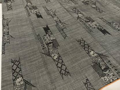 平和屋着物●本場大島紬 9マルキ 花間道 黒地 正絹 逸品 AAAT0537zg