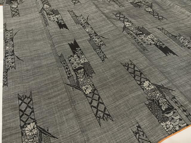 平和屋着物●本場大島紬 9マルキ 花間道 黒地 正絹 逸品 AAAT0537zg