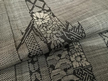 平和屋着物●本場大島紬 9マルキ 花間道 黒地 正絹 逸品 AAAT0537zg